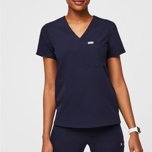 FIGS Catarina One-Pocket Scrub Top